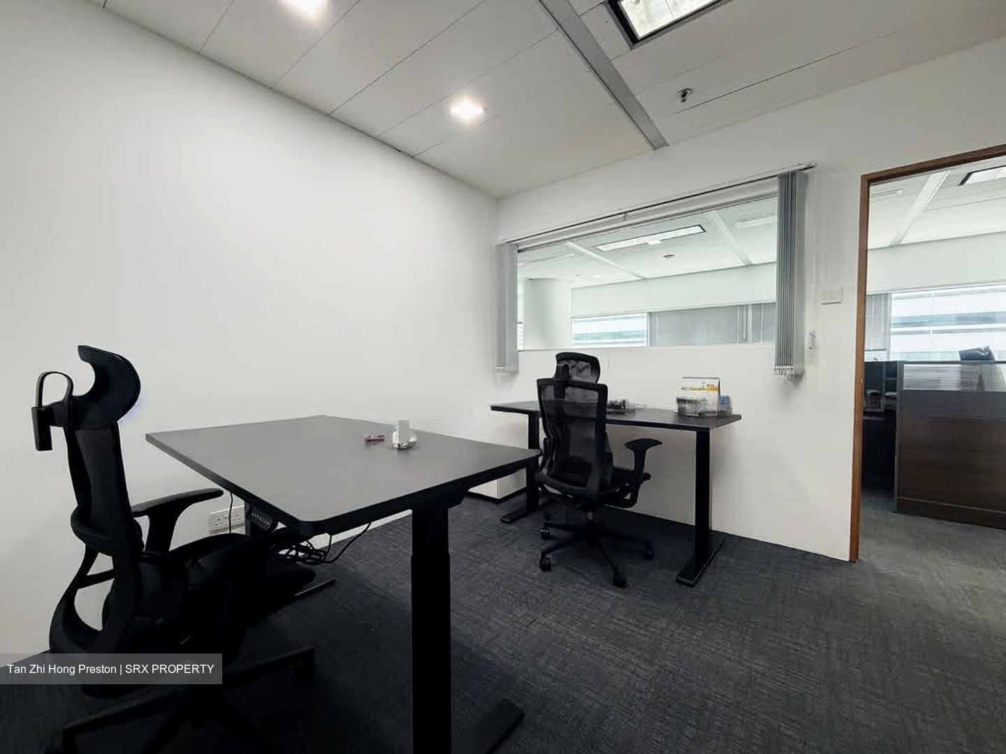 Gateway East (D7), Office #552440911